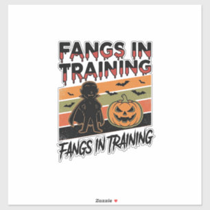 Fänge in Ausbildung Lustiges Vampir Halloween-Shir Aufkleber