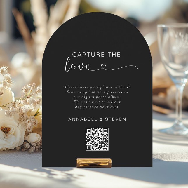 Fangen Sie die Liebe ein! Foto, Herz-QR-Code, Hoch Einladung (Capture the love! Photo, Heart-QR-Code, Wedding Table Card, Black.)