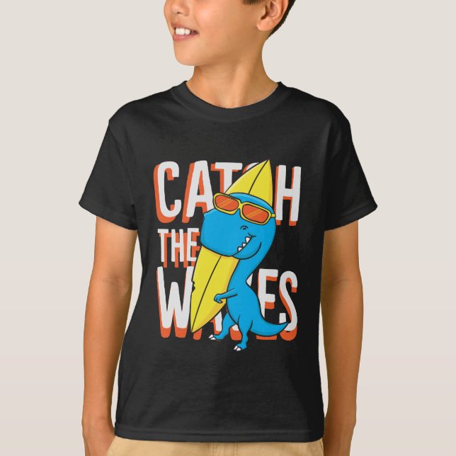 Fangen Sie die Waves Dino Surf Funny Niedlich T-Shirt (Vorderseite)