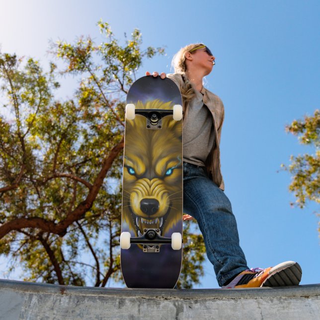 Fangender gelber Wolf Skateboard (Außenbereich 1)