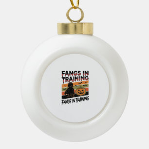 Fangszähne in Ausbildung Lustiges Vampir Halloween Keramik Kugel-Ornament