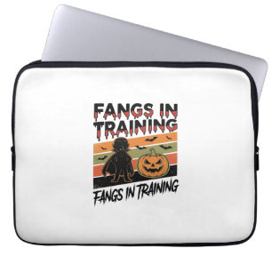 Fangszähne in Ausbildung Lustiges Vampir Halloween Laptopschutzhülle