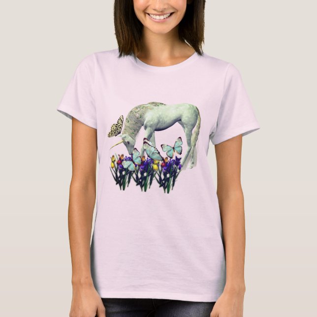 Fantasie von Einhorn und Schmetterlingen T-Shirt (Vorderseite)