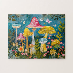 Fantasiepilze in einem Wald im Mondlicht