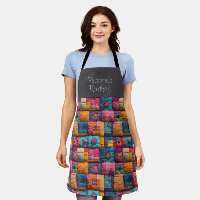 Fantasievolle Patchwork-Deckenvorlage: Farbintensi Schürze (Getragen)