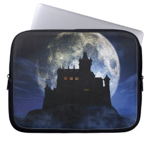Fantasy-Burg in der Nacht Laptopschutzhülle