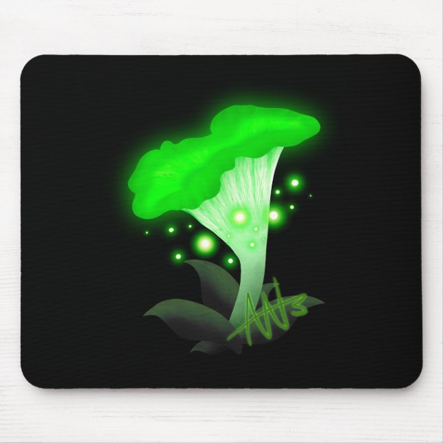 Fantasy Chanterelle Glows Green Mushroom Mousepad (Vorne)