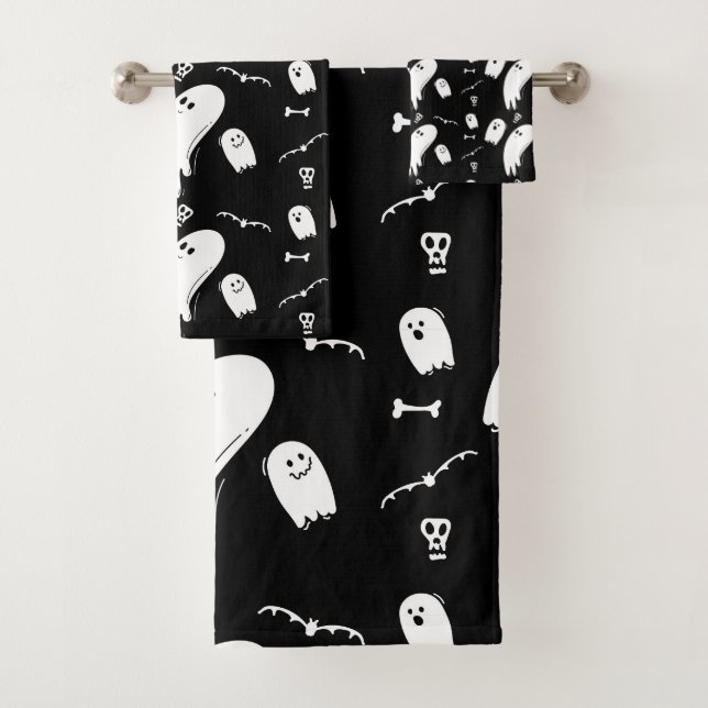 Fantôme d'Halloween, os, chauves-souris et crânes (En situation)