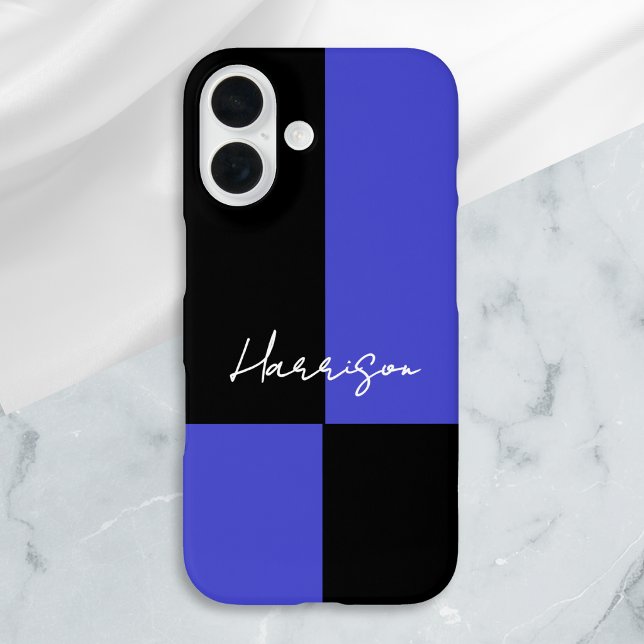 Farbblock Blau und Schwarz Personalisiert iPhone 16 Hülle (A phone case with color block design in vibrant blue and sleek black, with personalized script name)