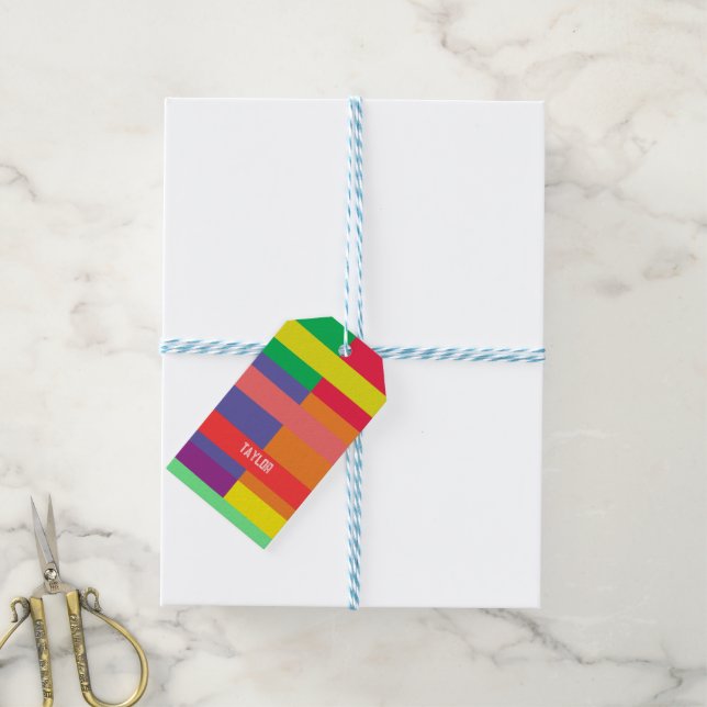 Farbblock Streifen Monogramm Name Regenbogen Geschenkanhänger (Mit Garn)
