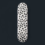 Farbdruckpunkte Schwarz-Weiß-Dalmatiner Skateboard<br><div class="desc">Tierdruck - Schwarz-Weiß-Dalmatiner Inspiriert Punkte.</div>