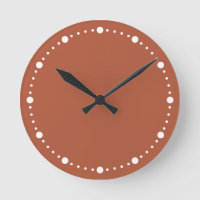 Farbe des Trends - Runde Uhr am weißen Kupfer gebr