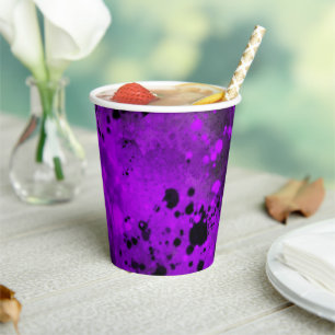 Farbeffekt des Spritzers Lila und schwarz Pappbecher