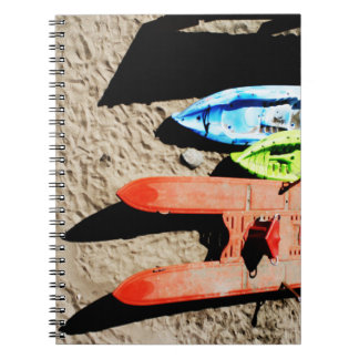 Farben und Schatten am Strand Notizblock