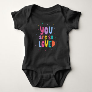 Farbenfroh, dass du so geliebt bist baby strampler