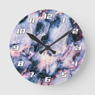 Farbenfroh Elegantes Marmorblau und rosa Zahlen Runde Wanduhr