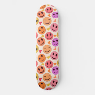 Farbenfroh Lächeln Glückliche Gesichter mit Herzen Skateboard