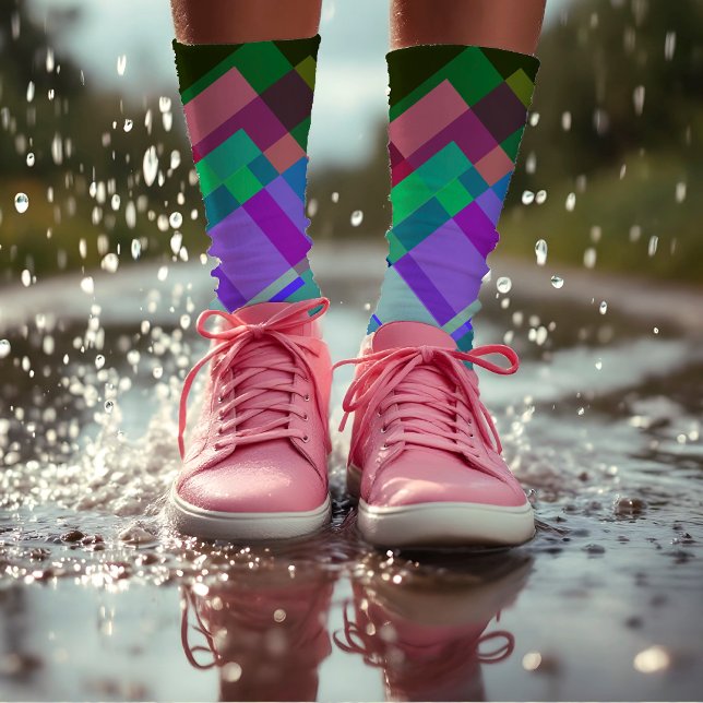 Farbenfrohe Abstrakte moderne grüne Lila Geometrie Socken (Von Creator hochgeladen)
