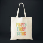 Farbenfrohe alles Urlaub Tragetasche<br><div class="desc">Erleben Sie die Urlaubsstimmung mit dieser lustigen Tasche. Es enthält die Worte "fröhlich alles" in bunten Buchstaben auf der Vorderseite.</div>
