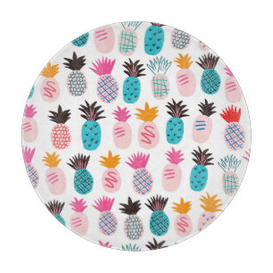 Farbenfrohe Ananas-Blätter, tropisches Doodle. Schneidebrett