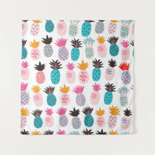 Farbenfrohe Ananas-Blätter, tropisches Doodle. Wandteppich