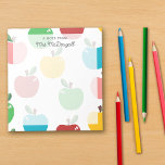 Farbenfrohe Apple-Muster - ein Hinweis des Lehrers Notizblock<br><div class="desc">Eine Note von Lehrer Notizblock mit einem Hintergrund von bunten polierten Äpfeln in grün,  rot,  gelb,  rosa und blau.</div>
