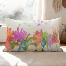 Farbenfrohe Aquarellblumen auf cremeweiß