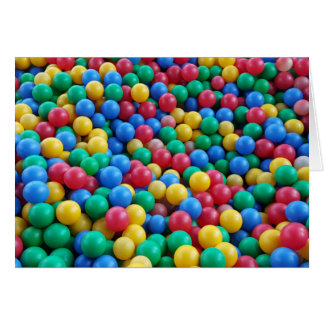 Farbenfrohe Ball Pit Balls Kinder spielen