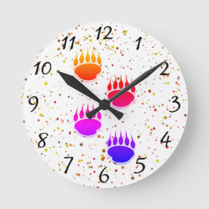 Farbenfrohe Bärenpaw-Prints Runde Wanduhr