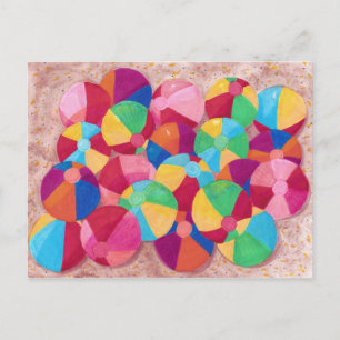 Farbenfrohe Beach Balls Collage auf Sand Postkarte