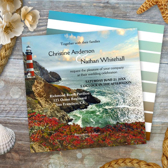 Farbenfrohe Beach Lighthouse Einladung zur Hochzei (Wedding invitation featuring a painting of a lighthouse on a cliff at the ocean in vibrant colors)