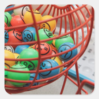 Farbenfrohe Bingo Balls im Spinner Quadratischer Aufkleber
