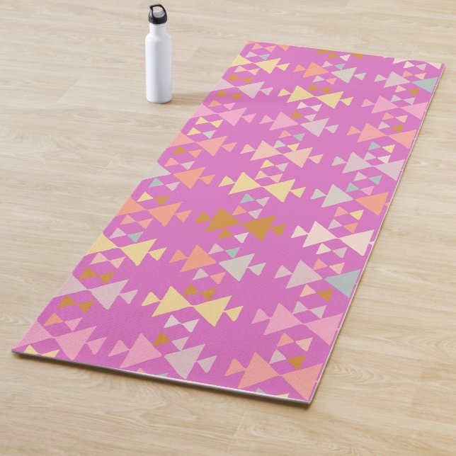 Farbenfrohe Bio geometrische Formen auf Magenta Yogamatte (Beispiel)