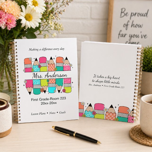 Farbenfrohe Bleistift-Lehrerin Name Klasse Planer (Custom planner for teacher with inspirational quote)