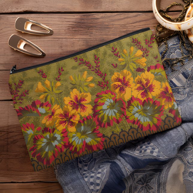 Farbenfrohe blühende Nasturtien Berries und Twigs Zubehörtasche (Colorful Flowering Nasturtiums Berries And Twigs Accessory Pouch On Wooden Table)