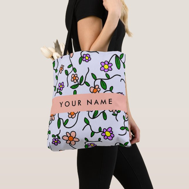 Farbenfrohe Blume, blauer Hintergrund, orange Tasche (Von Nahem)