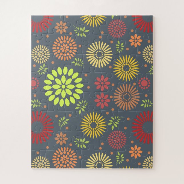 Farbenfrohe Blume in warmen Farbtönen (Vertikal)