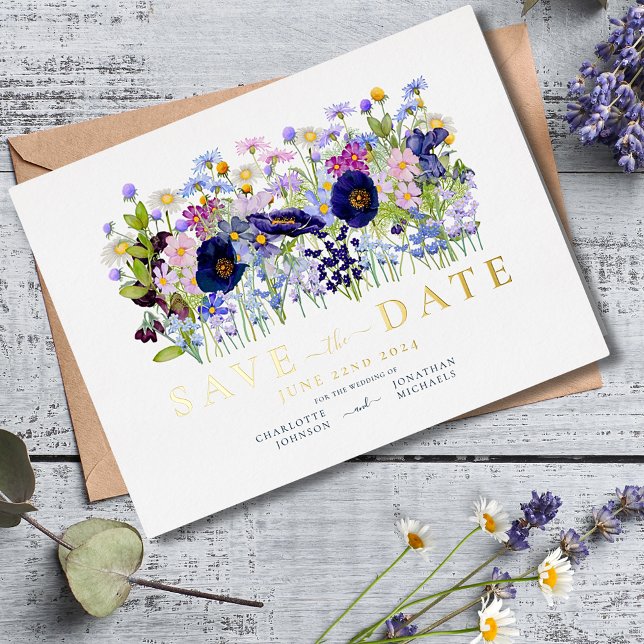 Farbenfrohe Blumengewässer Hochzeit Gold Folie Einladungspostkarte (Colorful wildflowers modern blue and gold foil typography script wedding save the date invitation )