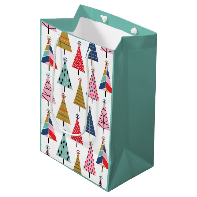 Farbenfrohe Boho Weihnachtsbaumen Mittlere Geschenktüte (Vorderseite Schrägansicht)