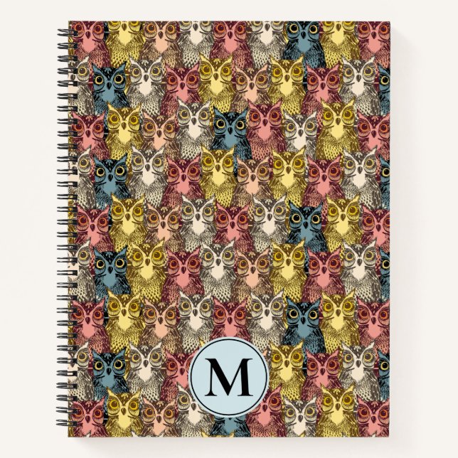 Farbenfrohe Boho Woodland Owl Pattern & Monogram Notizbuch (Vorderseite)