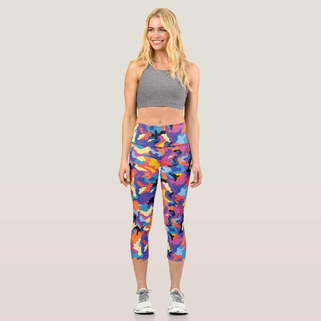 Farbenfrohe Camouflage Capri Leggings (Vorderseite)