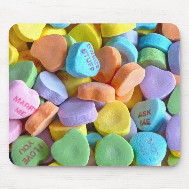 Farbenfrohe Candy Hearts Mousepad (Vorne)