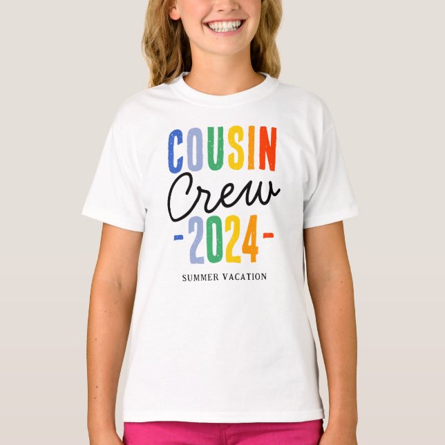 Farbenfrohe Cousin Crew Familienurlaub T-Shirt (Vorderseite)