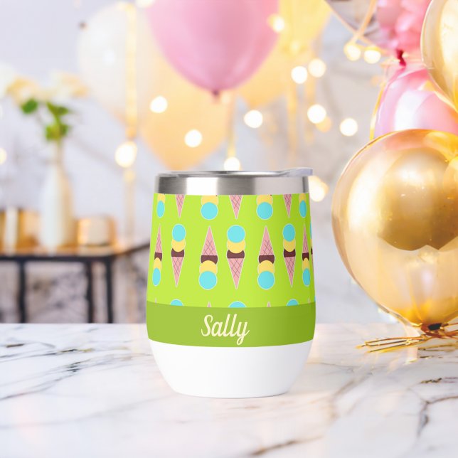 Farbenfrohe Eiscreme auf Grün (Junggesellenabschied)