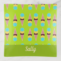 Farbenfrohe Eiscreme auf Grün