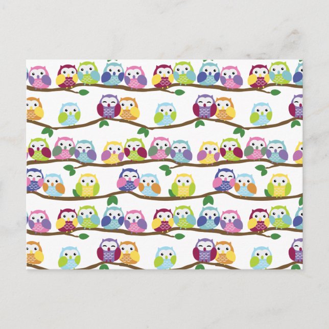 Farbenfrohe Eule auf einem Zweig Postkarte (Vorderseite)