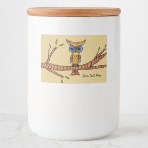 Farbenfrohe Fantasie Owl Blue Augen auf Baumzweig Lebensmitteletikett