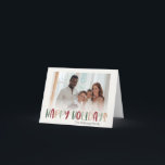 Farbenfrohe Feiertage in Grün geflochtenes Foto Feiertagskarte<br><div class="desc">Diese farbenfrohe, fröhliche Urlaubskarte aus dem Foto ist perfekt für Ihren lustigen, kreativen, hellen Gruß. Es ist ein einzigartiger, spielerischer, moderner Schriftart in Rot, Boho Bräune und heller und dunkelgrüner Farbe, die für ein fröhliches, saisonales Ambiente sorgen. Wenn Sie Ihren Lieben den dunklen Winter mit niedlichem Feiertagsjubeln näher bringen wollen,...</div>