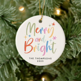 Farbenfrohe Festlichkeit und helles Foto Weihnacht Keramik Ornament