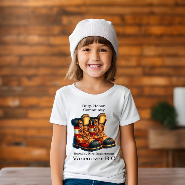 Farbenfrohe Feuerwehrschuhe für Action vorbereitet T-Shirt (Von Creator hochgeladen)